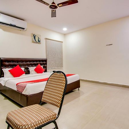 Oyo Akshaya Inn Vijayawada Bagian luar foto