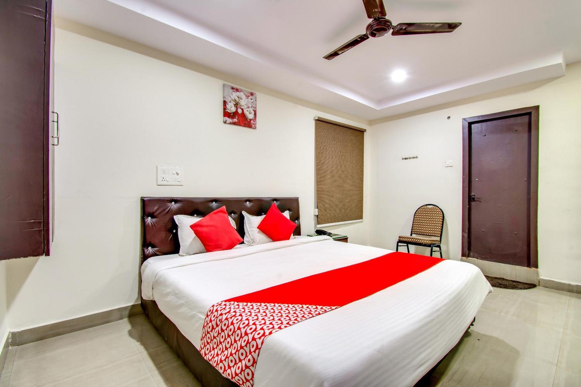 Oyo Akshaya Inn Vijayawada Bagian luar foto