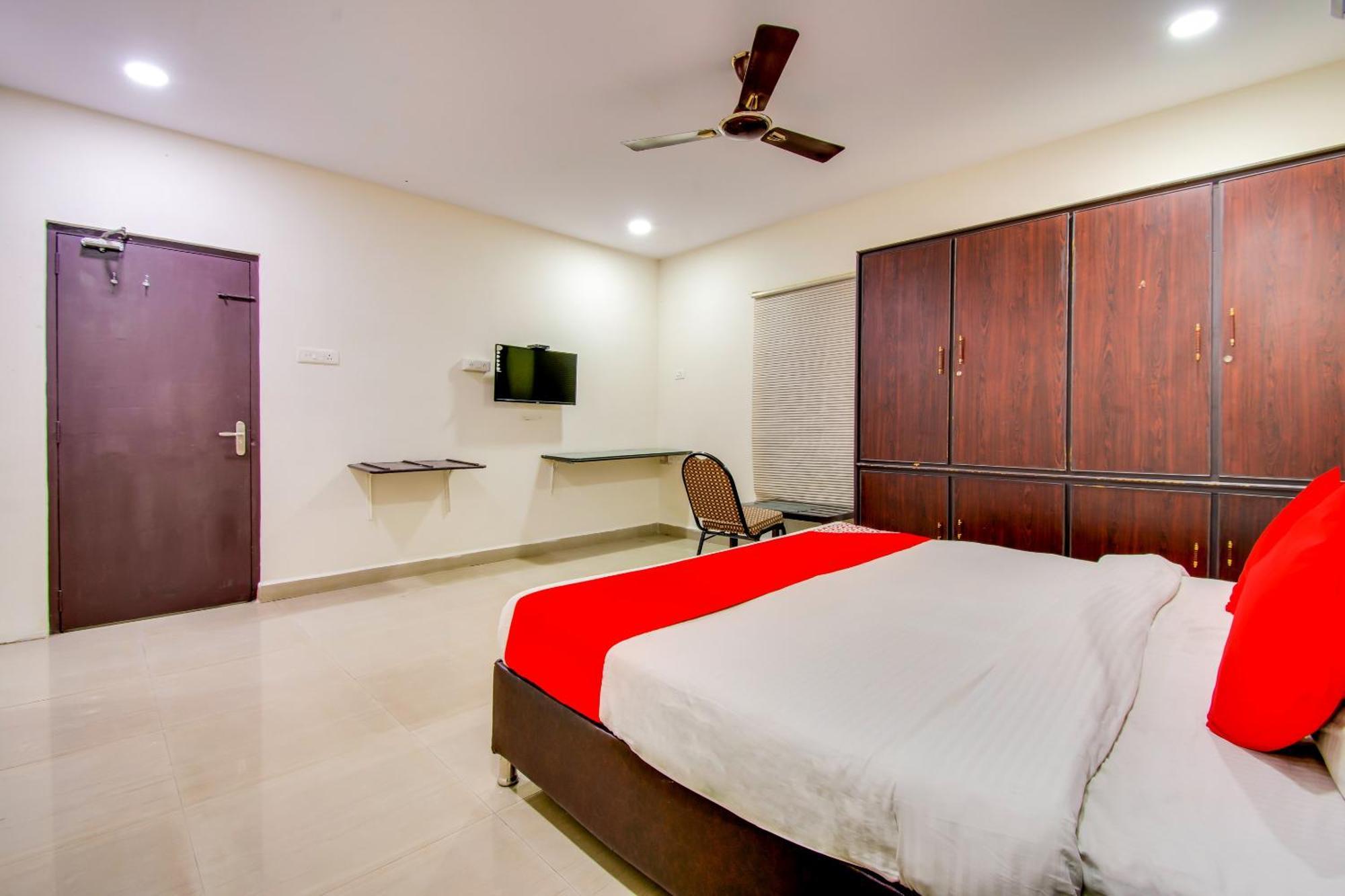 Oyo Akshaya Inn Vijayawada Bagian luar foto